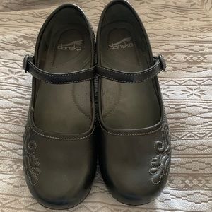 Dansko black leather Mary Janes clogs white embroidery size 40